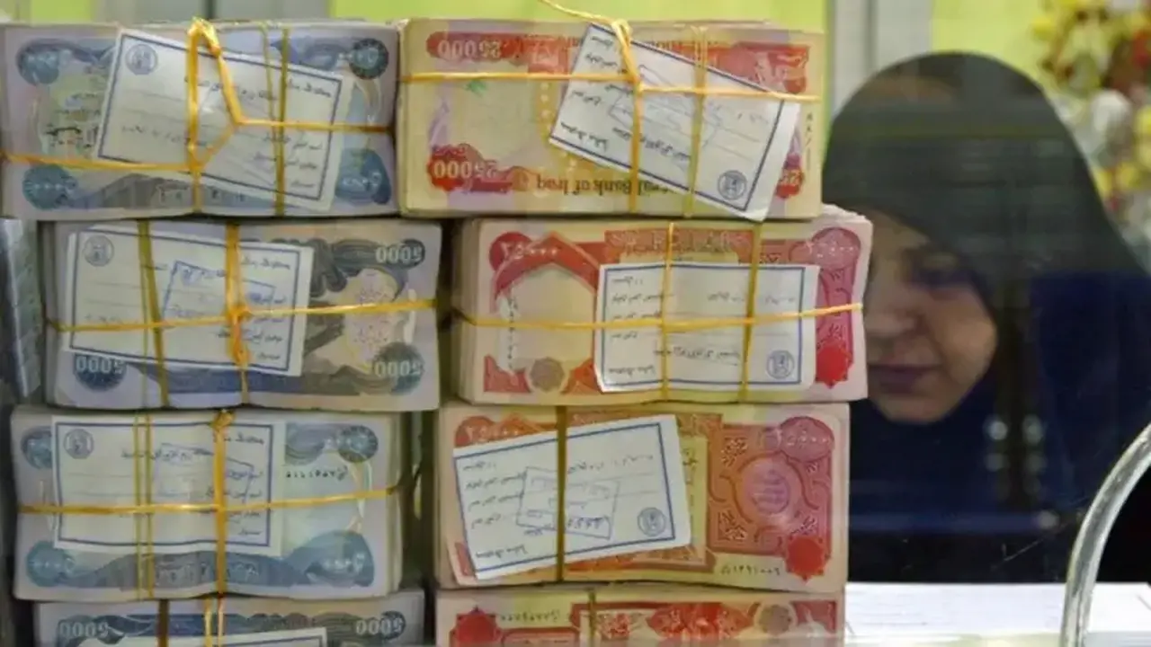 تفاوت أسعار صرف الدولار مقابل الدينار العراقي في تعاملات السوق السوداء الأحد